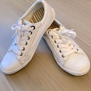 TAOS STAR SNEAKER SHOE 8.5 (38)